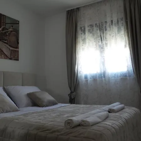 L-a-m Apartment *